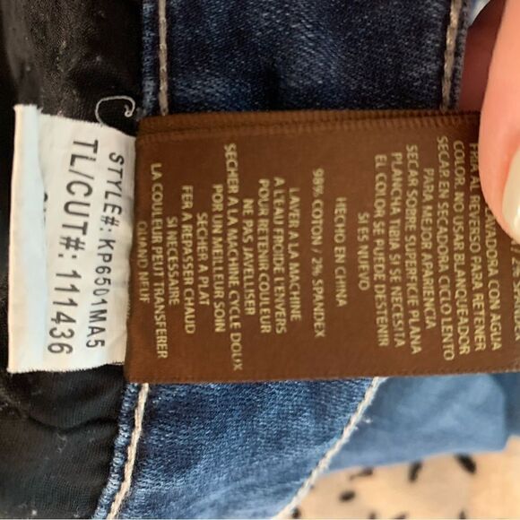Kut from the Kloth EUC Catherine mid rise boyfriend jean frayed hen Size 10 - Picture 8 of 8